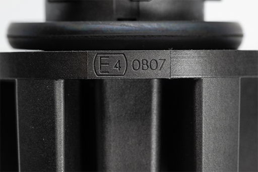 Socket type LED lamp (side view 2-ECE mark)